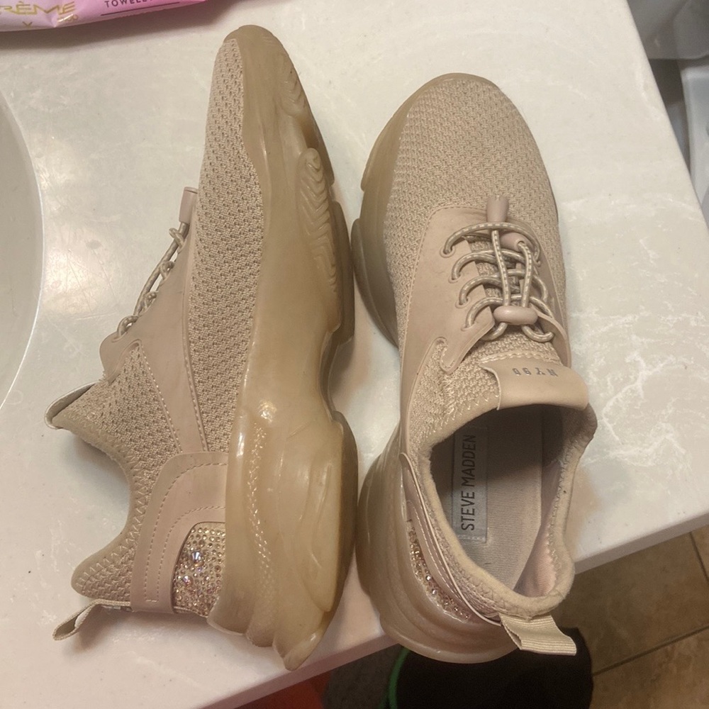 super cute tan/beige Steve Madden fashion sneakers